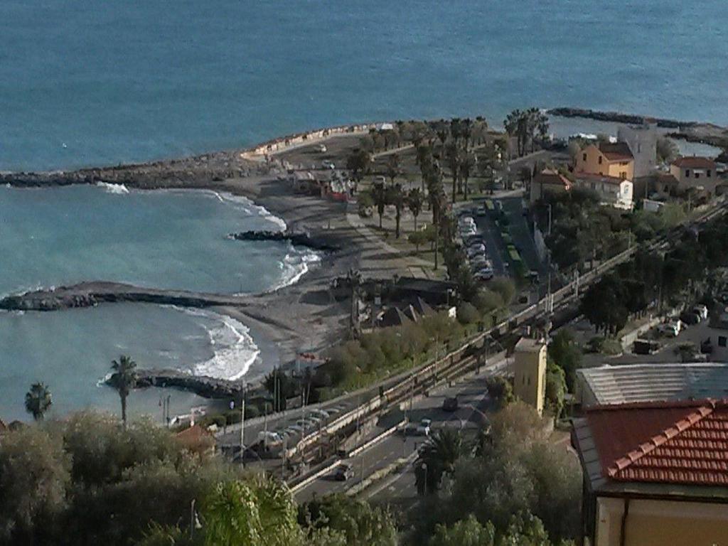 Appartamento Vista Mare Con Piscina Cala Di Sole Imperia Exteriör bild