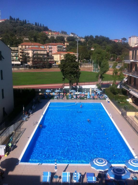 Appartamento Vista Mare Con Piscina Cala Di Sole Imperia Exteriör bild